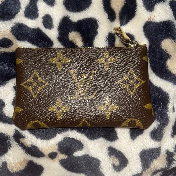 louis vuitton key pouch. (handmade) - Picture 3 of 7